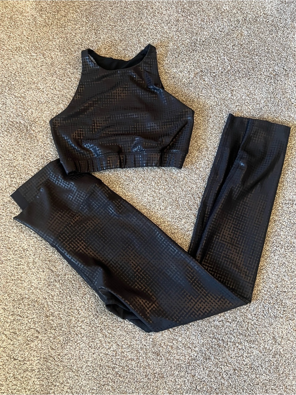 Peloton Black Embossed Metallic 2-Piece Activewear Set - Leggings L, Top M